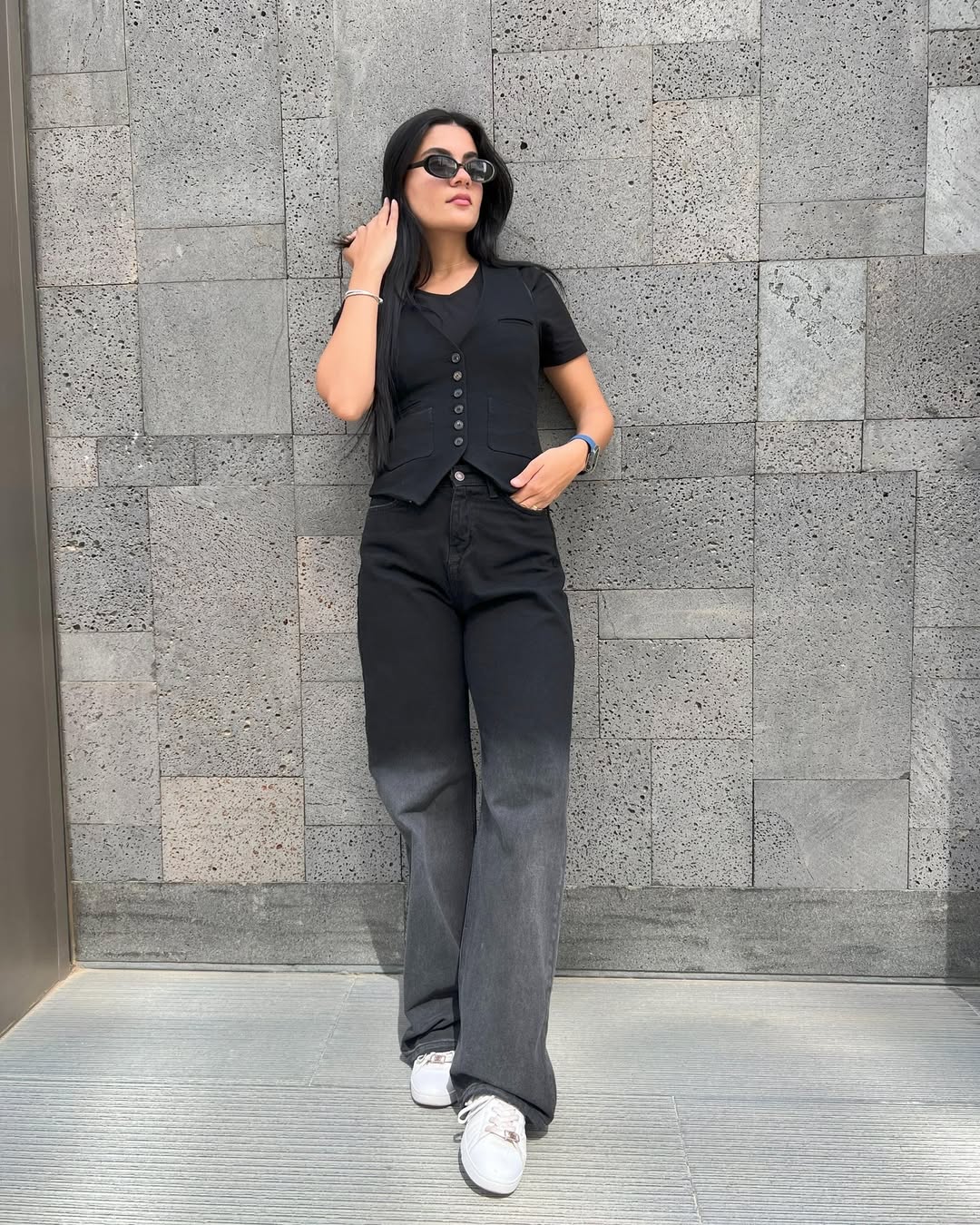 Gradient Black Super Wide leg jeans